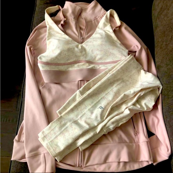 Fabletics workout set - Picture 1 of 5